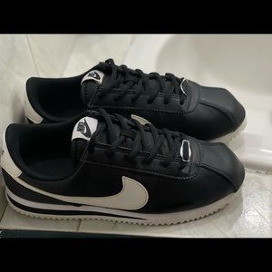 Black nike cortez 6y